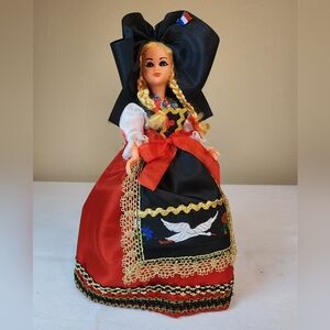 DT18. Vintage, French collectible doll